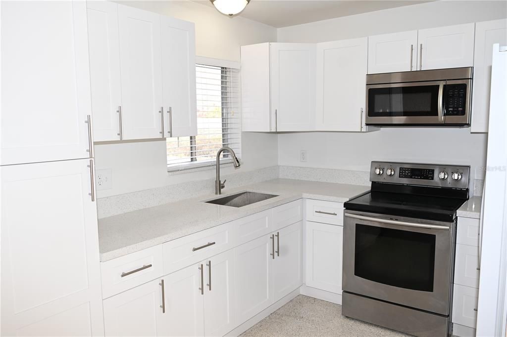 待售: $299,999 (3 贝兹, 2 浴室, 1120 平方英尺)