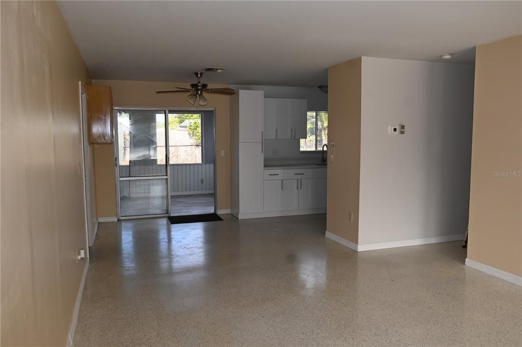 待售: $299,999 (3 贝兹, 2 浴室, 1120 平方英尺)