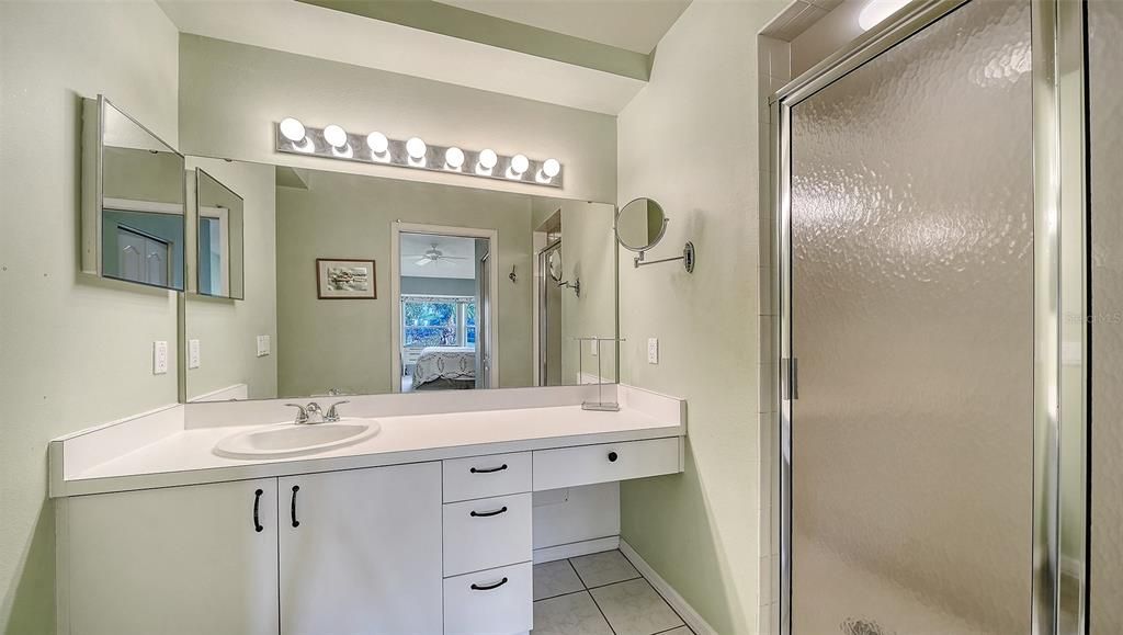 En Venta: $329,000 (2 camas, 2 baños, 1333 Pies cuadrados)