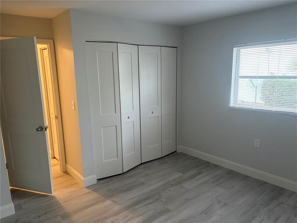 На продажу: $317,999 (3 спален, 2 ванн, 1944 Квадратных фут)