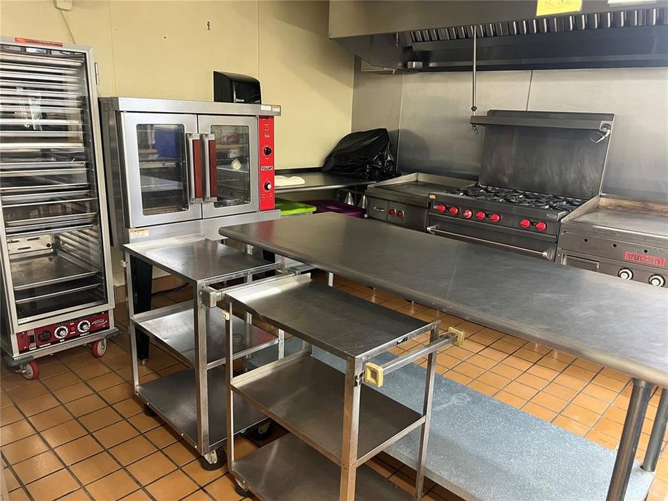 На продажу: $317,999 (3 спален, 2 ванн, 1944 Квадратных фут)