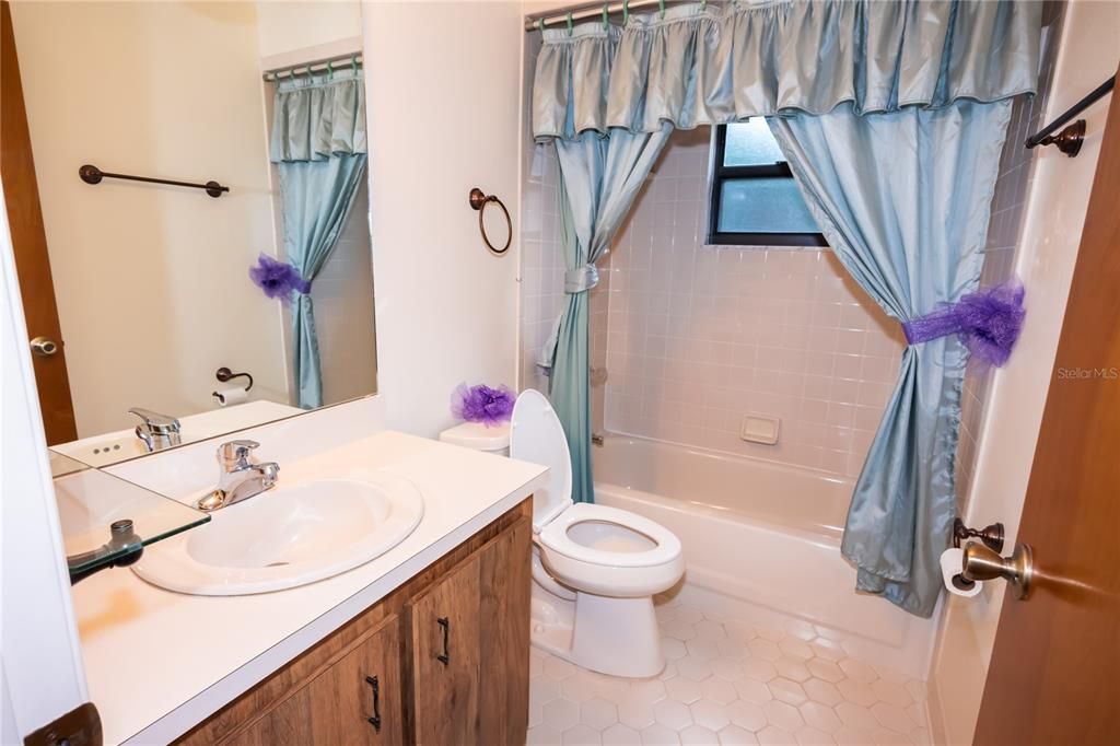 На продажу: $265,000 (3 спален, 2 ванн, 1268 Квадратных фут)