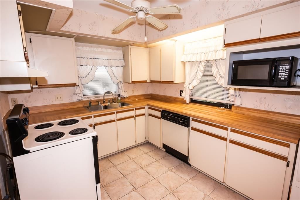 На продажу: $265,000 (3 спален, 2 ванн, 1268 Квадратных фут)