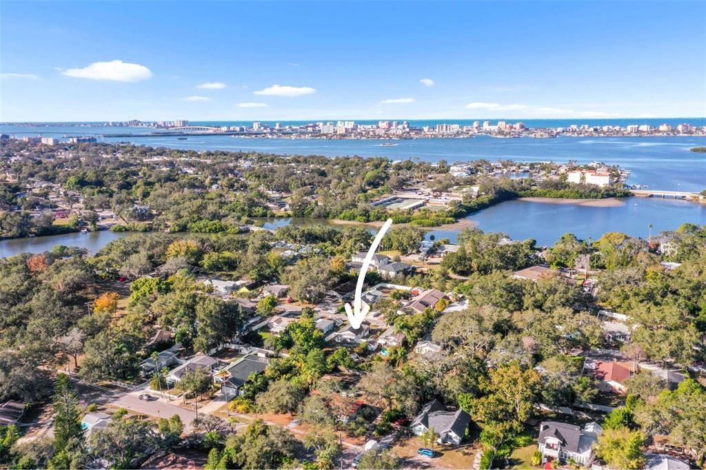 For Sale: $399,000 (2 beds, 1 baths, 1032 Square Feet)