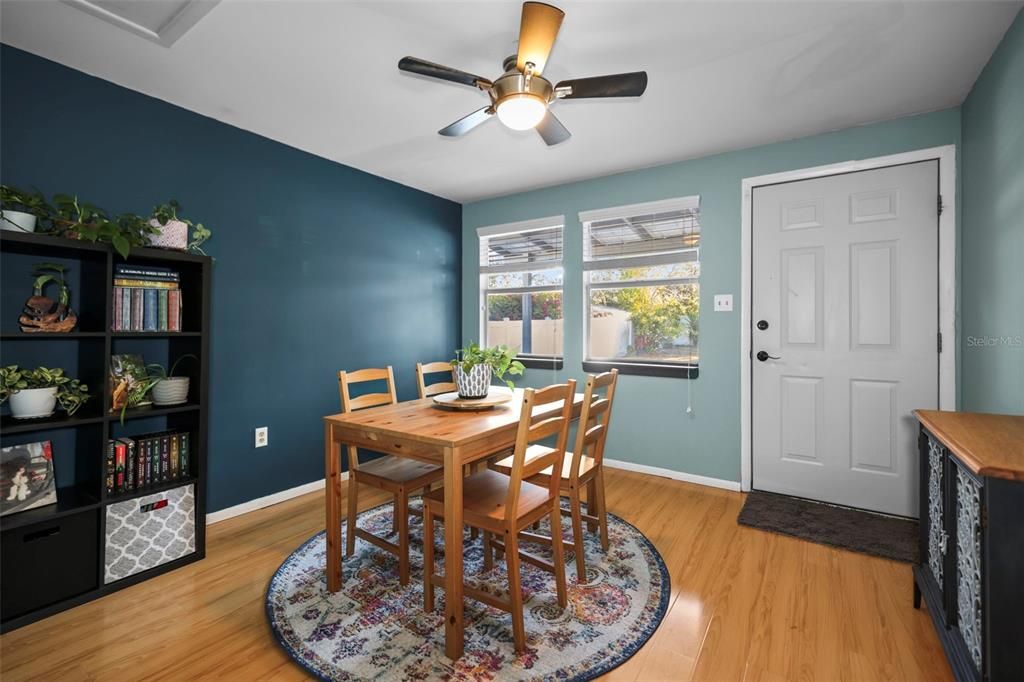 For Sale: $399,000 (2 beds, 1 baths, 1032 Square Feet)