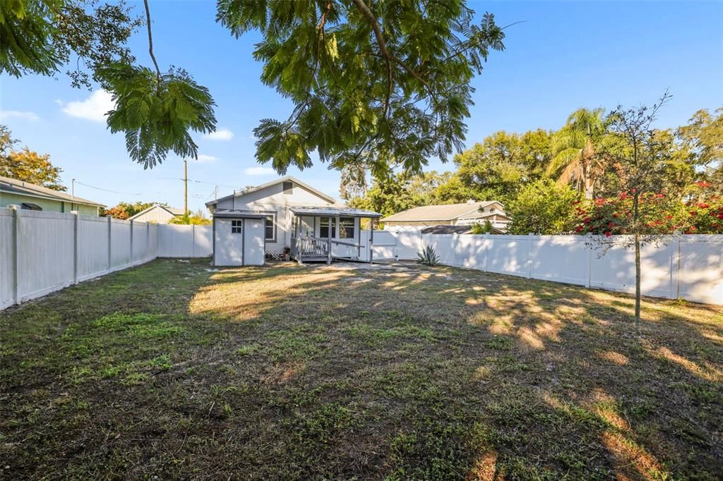 For Sale: $399,000 (2 beds, 1 baths, 1032 Square Feet)