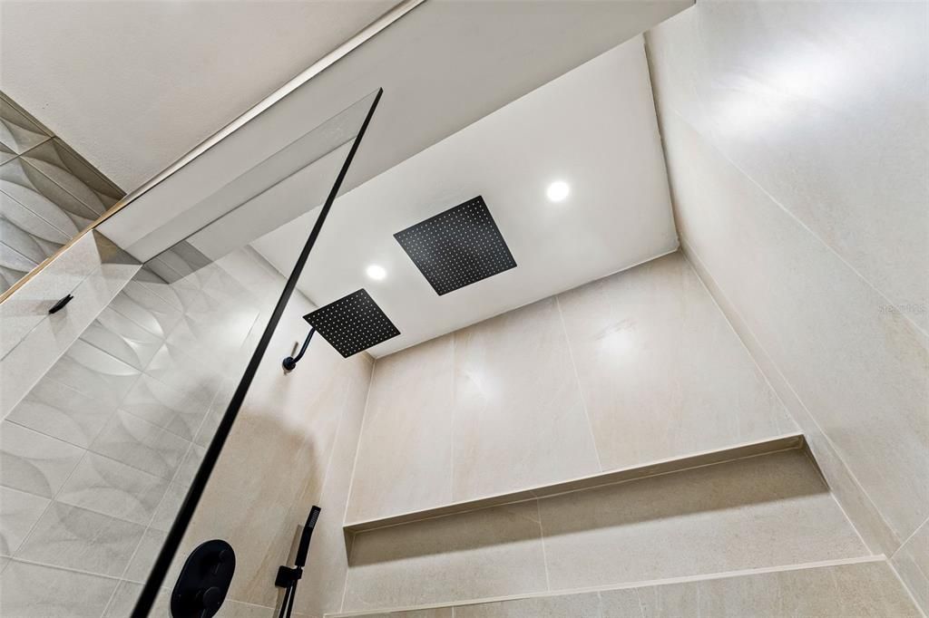 For Sale: $484,500 (3 beds, 3 baths, 2419 Square Feet)