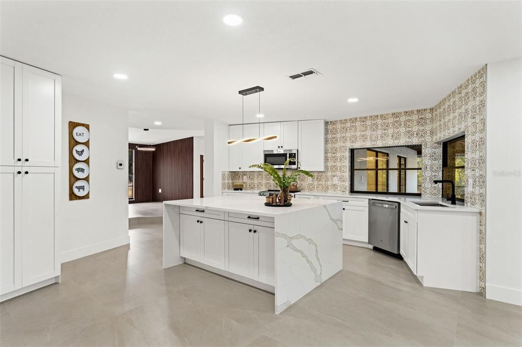 For Sale: $484,500 (3 beds, 3 baths, 2419 Square Feet)