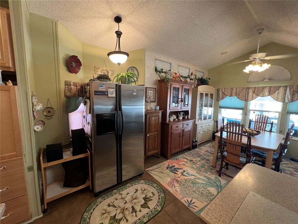 For Sale: $125,500 (2 beds, 1 baths, 768 Square Feet)