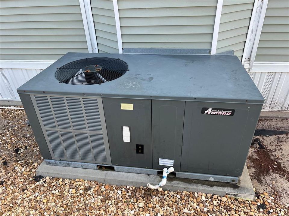 For Sale: $125,500 (2 beds, 1 baths, 768 Square Feet)