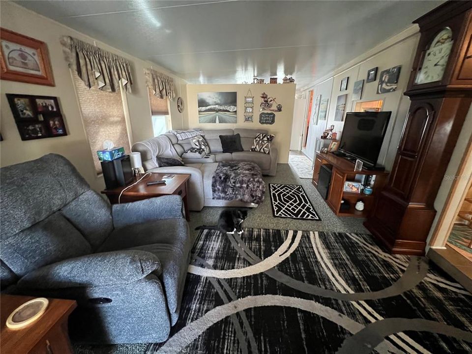 For Sale: $125,500 (2 beds, 1 baths, 768 Square Feet)