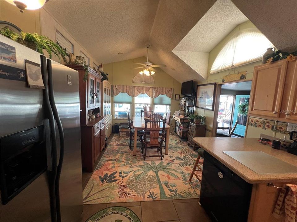 For Sale: $125,500 (2 beds, 1 baths, 768 Square Feet)