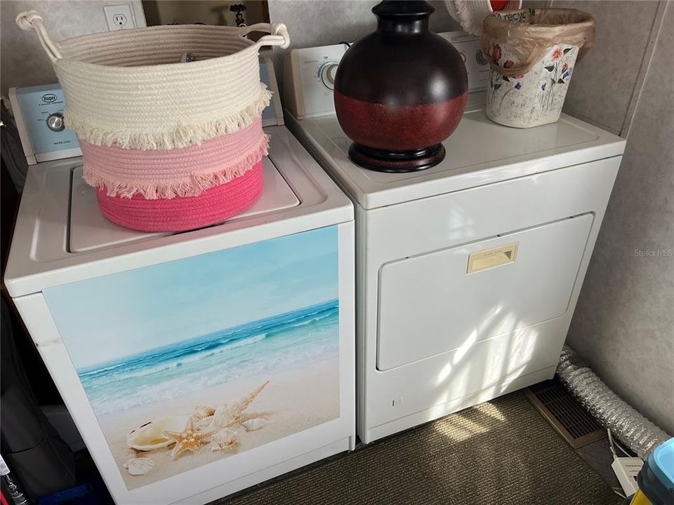 For Sale: $125,500 (2 beds, 1 baths, 768 Square Feet)