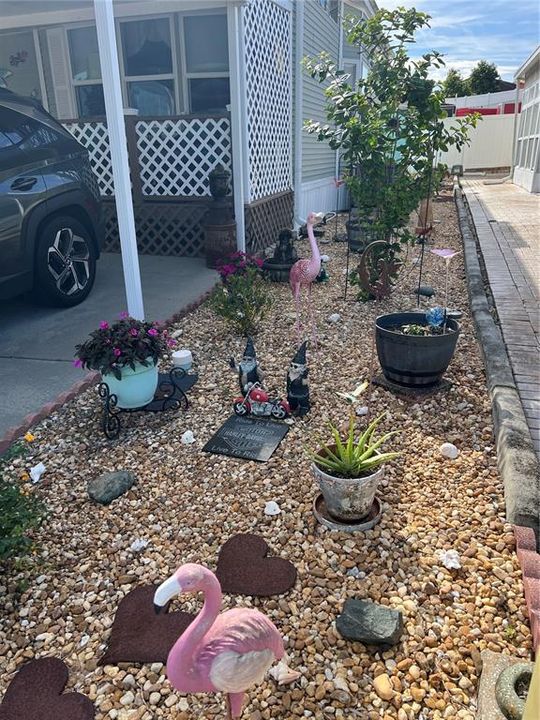 For Sale: $125,500 (2 beds, 1 baths, 768 Square Feet)