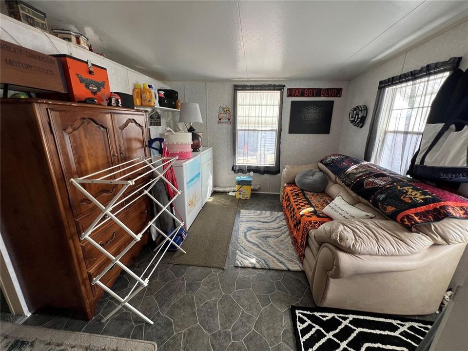 For Sale: $125,500 (2 beds, 1 baths, 768 Square Feet)