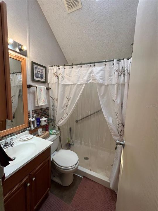 For Sale: $125,500 (2 beds, 1 baths, 768 Square Feet)