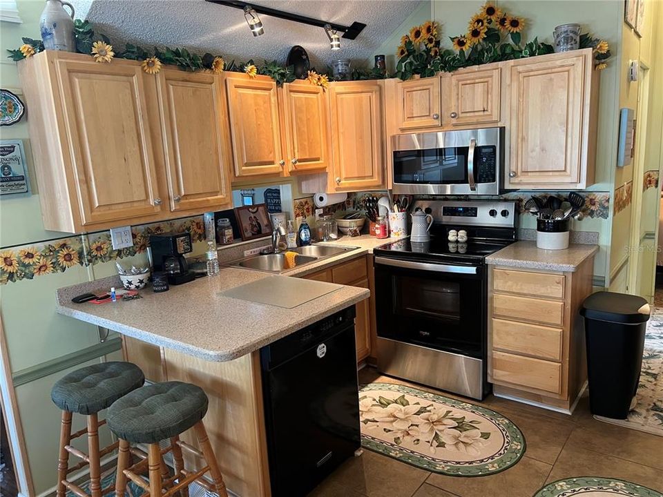 For Sale: $125,500 (2 beds, 1 baths, 768 Square Feet)