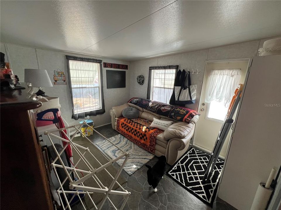 For Sale: $125,500 (2 beds, 1 baths, 768 Square Feet)