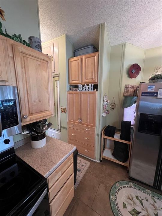 For Sale: $125,500 (2 beds, 1 baths, 768 Square Feet)