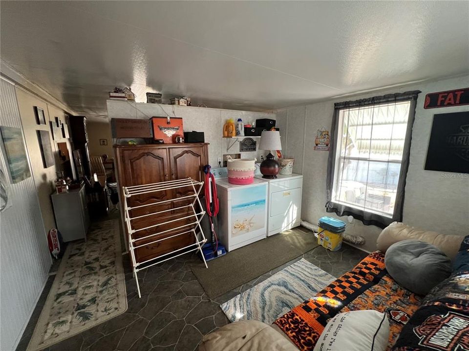 For Sale: $125,500 (2 beds, 1 baths, 768 Square Feet)