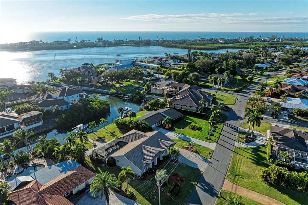 На продажу: $1,400,000 (3 спален, 2 ванн, 1824 Квадратных фут)