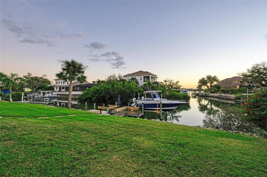 На продажу: $1,400,000 (3 спален, 2 ванн, 1824 Квадратных фут)