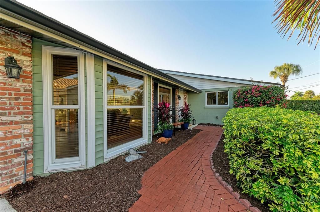 На продажу: $1,400,000 (3 спален, 2 ванн, 1824 Квадратных фут)