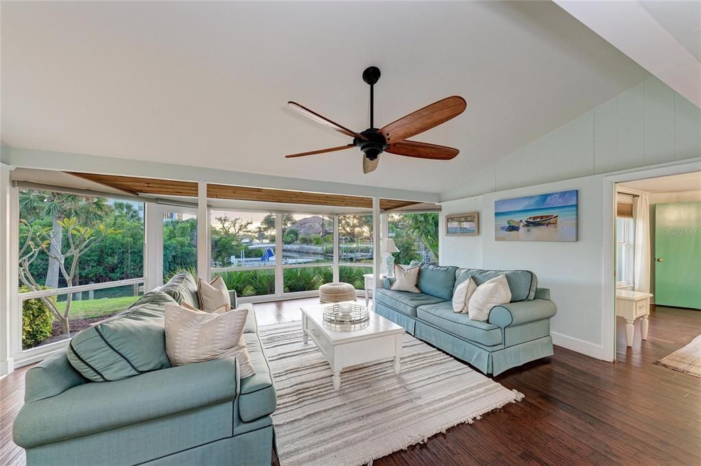 На продажу: $1,400,000 (3 спален, 2 ванн, 1824 Квадратных фут)