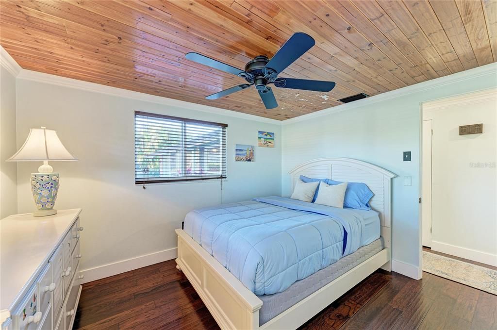 На продажу: $1,400,000 (3 спален, 2 ванн, 1824 Квадратных фут)