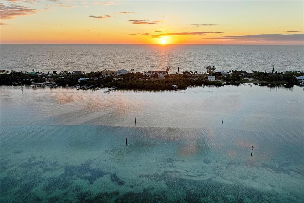 На продажу: $1,400,000 (3 спален, 2 ванн, 1824 Квадратных фут)