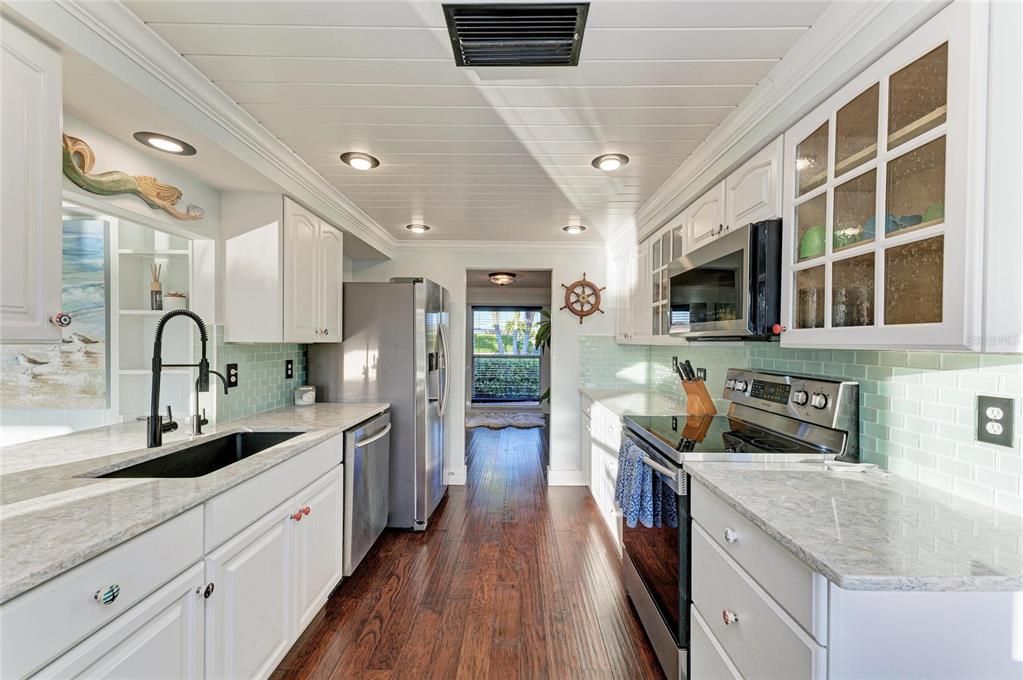 На продажу: $1,400,000 (3 спален, 2 ванн, 1824 Квадратных фут)