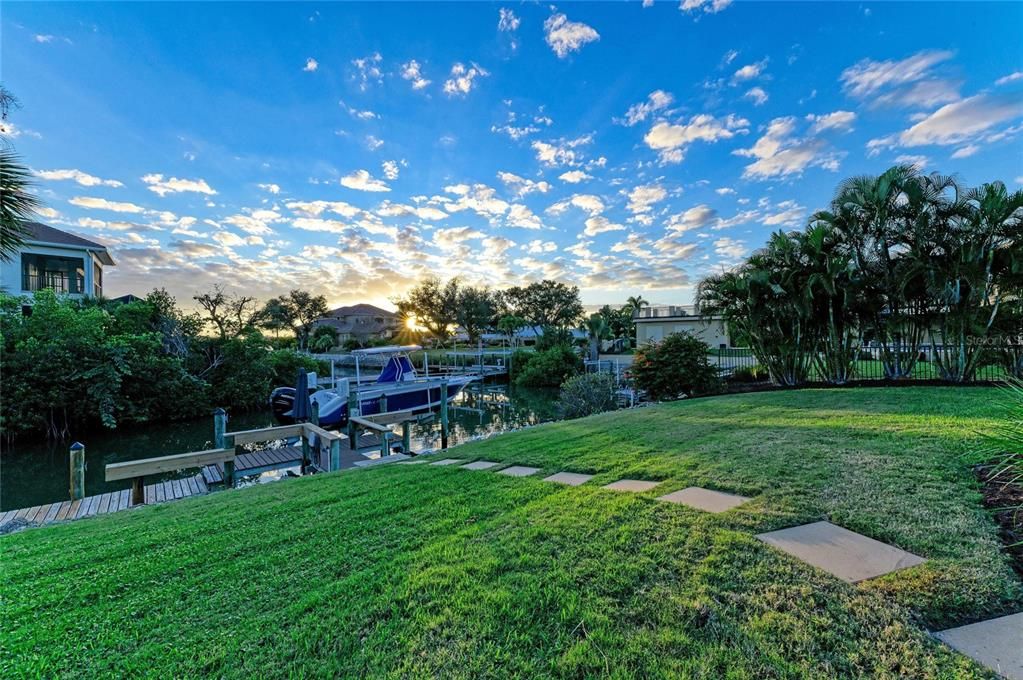 На продажу: $1,400,000 (3 спален, 2 ванн, 1824 Квадратных фут)