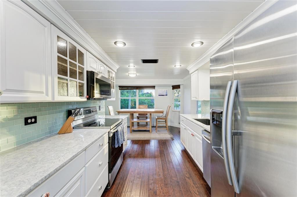 На продажу: $1,400,000 (3 спален, 2 ванн, 1824 Квадратных фут)