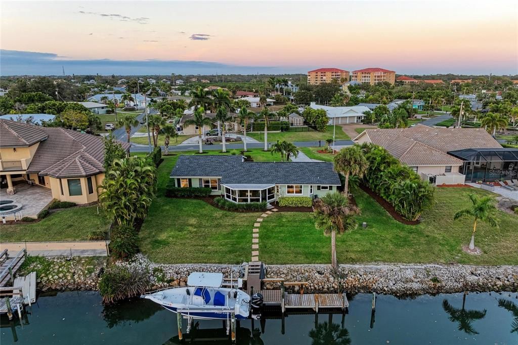 На продажу: $1,400,000 (3 спален, 2 ванн, 1824 Квадратных фут)