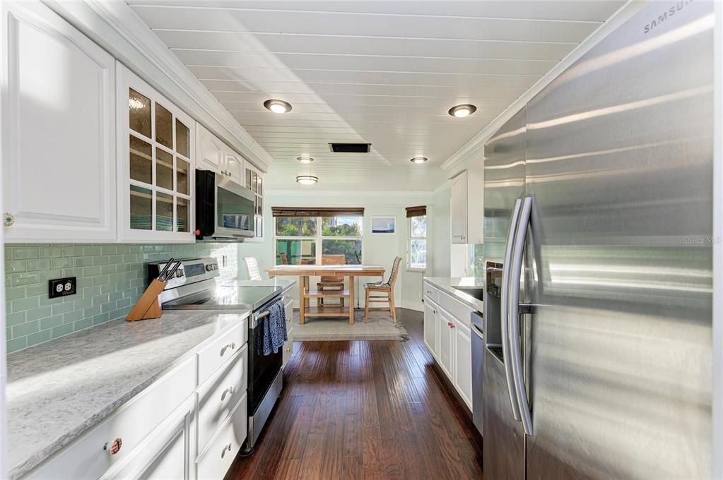 На продажу: $1,400,000 (3 спален, 2 ванн, 1824 Квадратных фут)