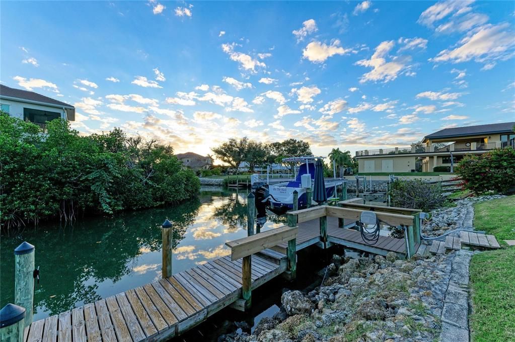 На продажу: $1,400,000 (3 спален, 2 ванн, 1824 Квадратных фут)