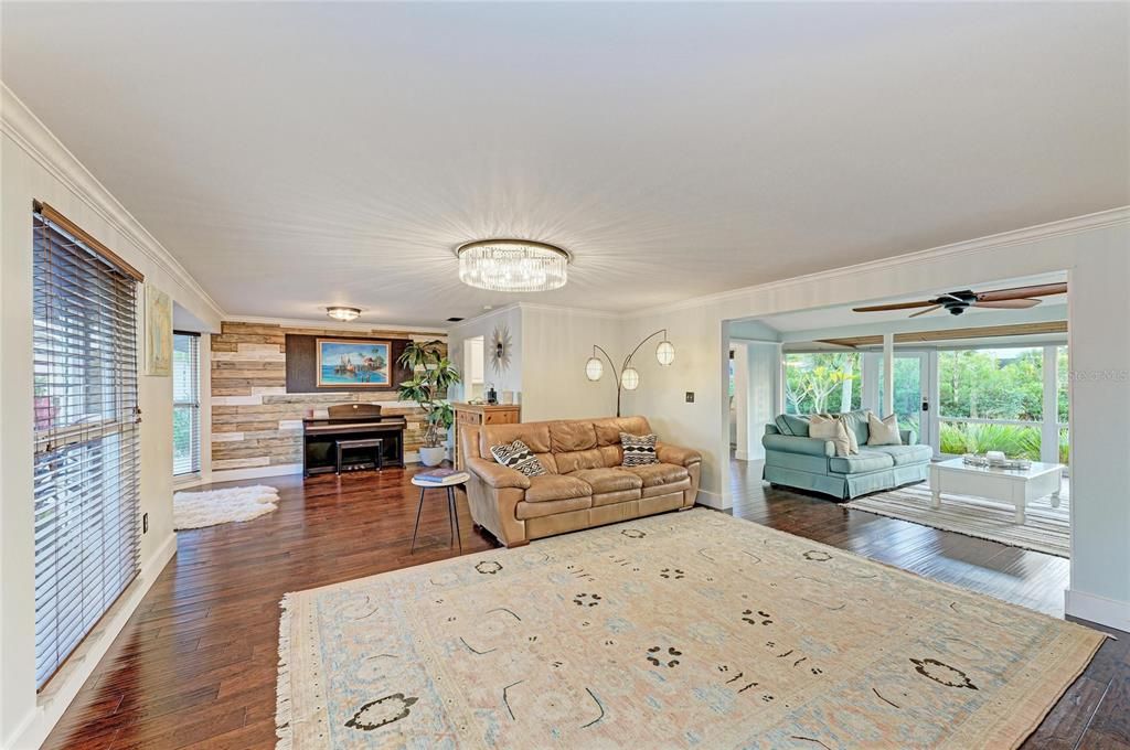 На продажу: $1,400,000 (3 спален, 2 ванн, 1824 Квадратных фут)