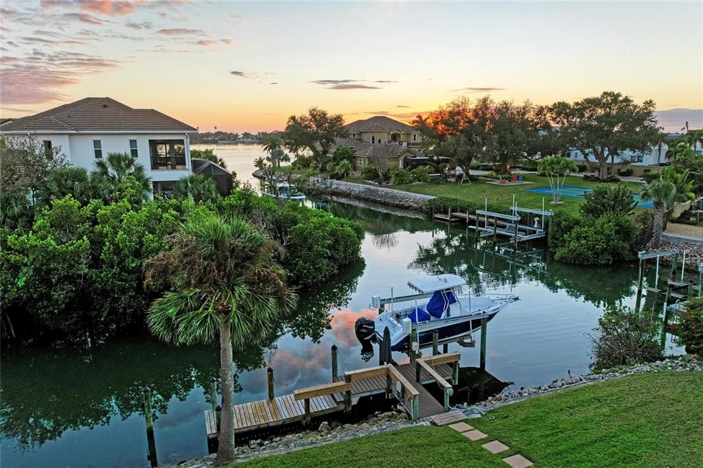 На продажу: $1,400,000 (3 спален, 2 ванн, 1824 Квадратных фут)