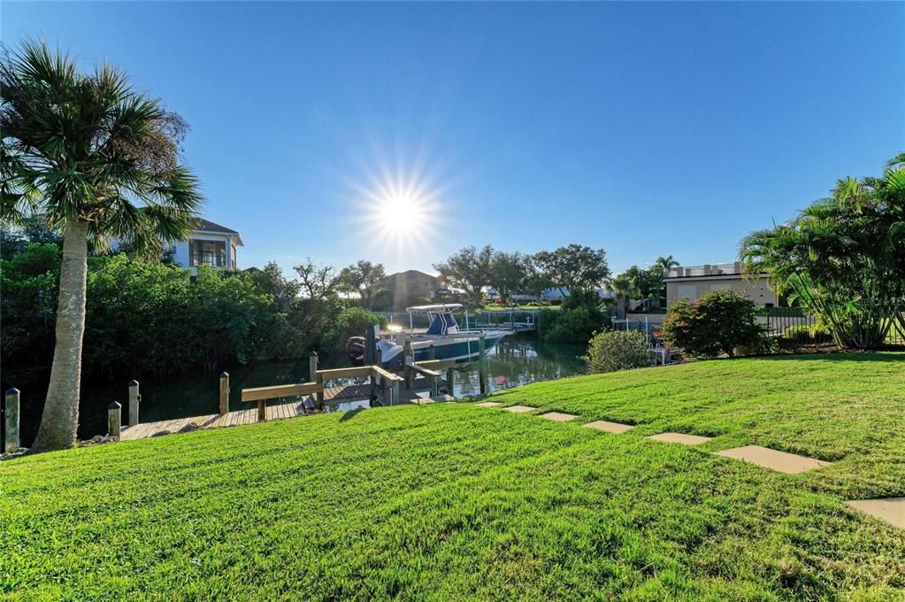 На продажу: $1,400,000 (3 спален, 2 ванн, 1824 Квадратных фут)