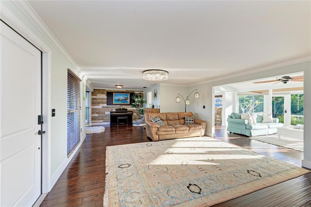 На продажу: $1,400,000 (3 спален, 2 ванн, 1824 Квадратных фут)