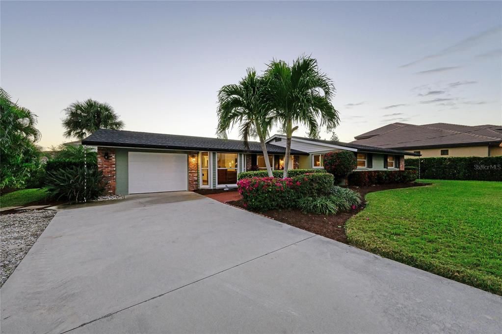 На продажу: $1,400,000 (3 спален, 2 ванн, 1824 Квадратных фут)