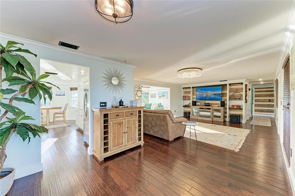 На продажу: $1,400,000 (3 спален, 2 ванн, 1824 Квадратных фут)