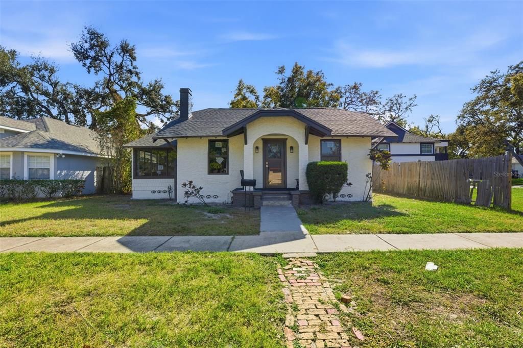 For Rent: $2,800 (3 beds, 1 baths, 1085 Square Feet)