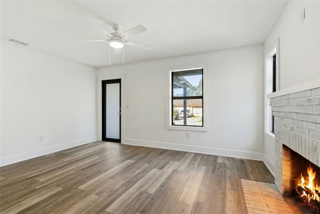 For Rent: $2,800 (3 beds, 1 baths, 1085 Square Feet)