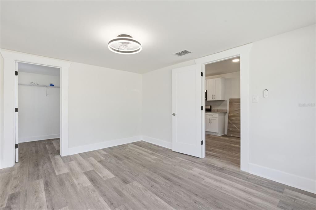 For Rent: $2,800 (3 beds, 1 baths, 1085 Square Feet)