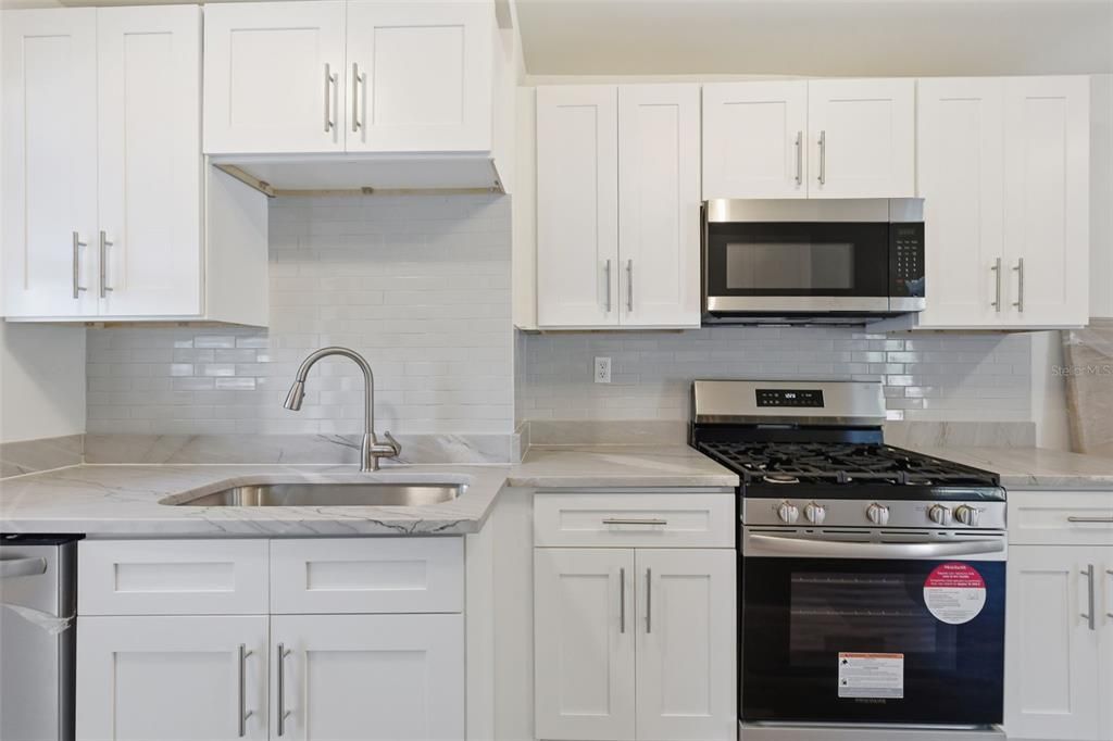 For Rent: $2,800 (3 beds, 1 baths, 1085 Square Feet)