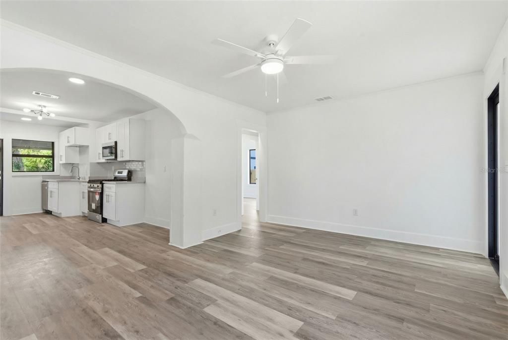 For Rent: $2,800 (3 beds, 1 baths, 1085 Square Feet)