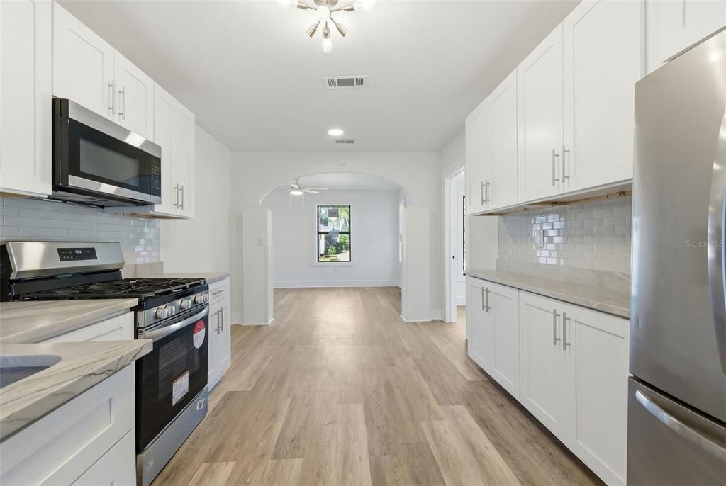 For Rent: $2,800 (3 beds, 1 baths, 1085 Square Feet)