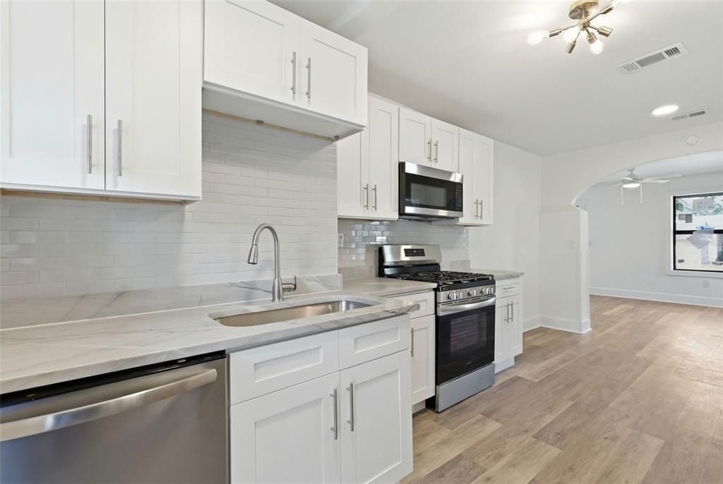 For Rent: $2,800 (3 beds, 1 baths, 1085 Square Feet)