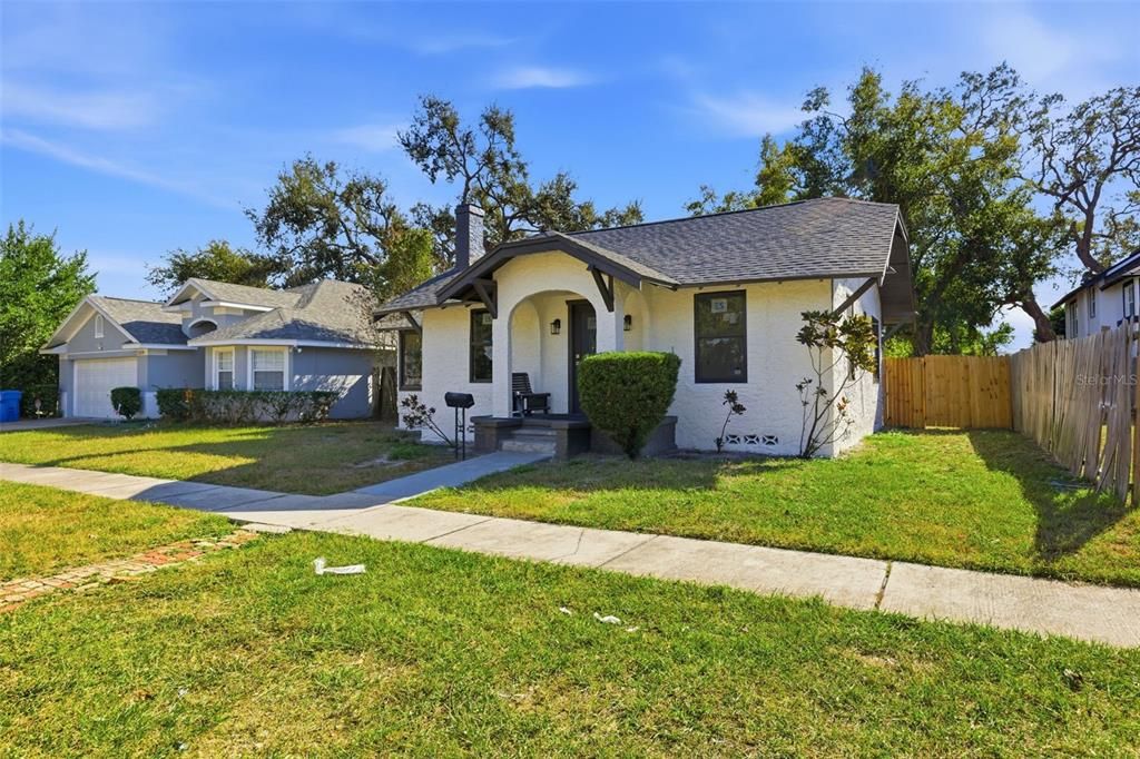 For Rent: $2,800 (3 beds, 1 baths, 1085 Square Feet)